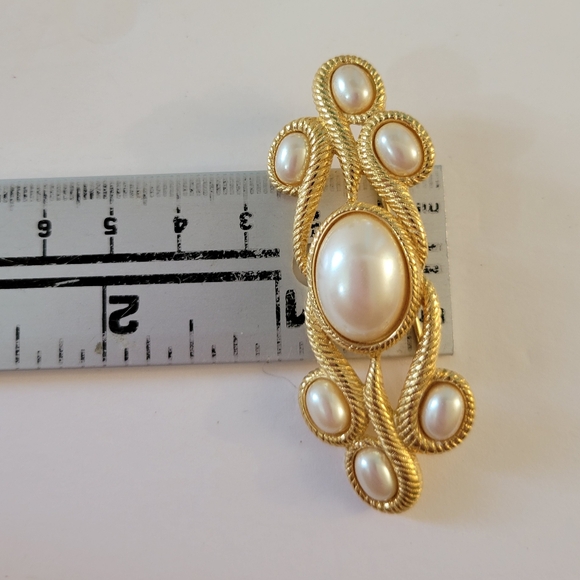 Vintage Monet Brooch Goldtone Faux Pearl - Picture 5 of 5